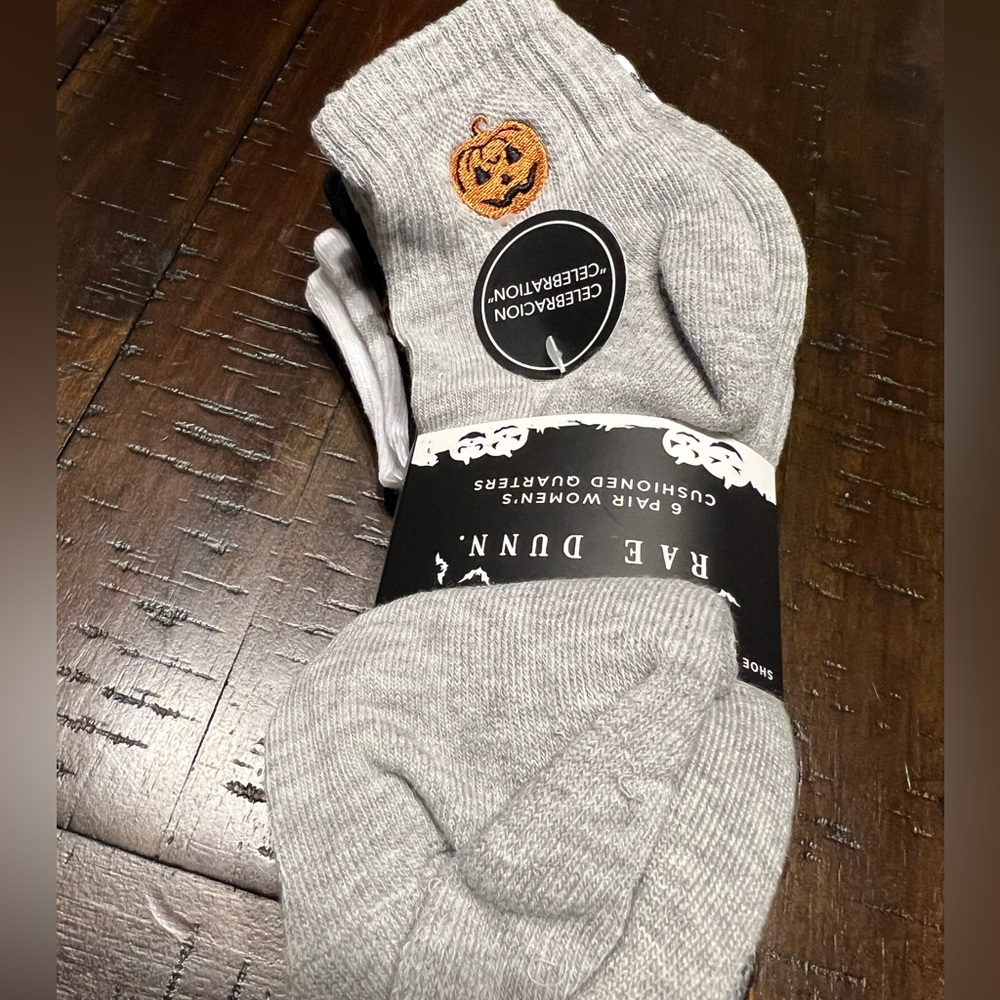 Rae Dunn Women’s Halloween Pumpkin Quarter Length Socks 6 pack